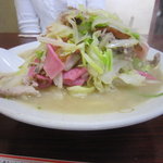 來來來 - 豚肉、野菜、イカ下足、赤いかまぼこなど、しっかり炒められて。