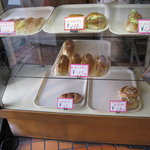 村島パン店 - 朝６:３０で残りわずか!!