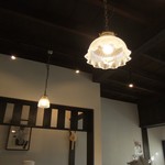 猫衛門 - 内観・照明もレトロでほっこり♪