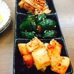 板前焼肉 一斗 - キムチ盛り合わせ