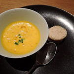 LIAISON - フォアグラのコンフィ
      栗南瓜のヴルーテ
      