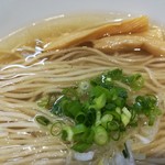 町田汁場 しおらーめん進化 - 麺アップ