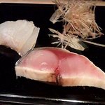 鮨松波 - 左から「真子鰈」「〆鯖」