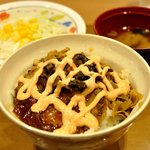 どんぶりガスト - 高菜明太マヨハンバーグ牛丼