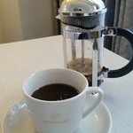 フレンチプレスが備え付けられた客室。