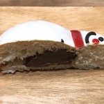 クリスピークリームドーナツ - スノーマンチョコレート断面