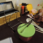 天心軒 - 卓上には紅ショウガ、コショウ、ラー油、酢､ 醤油、一味が常備。