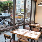 BANCO 窯烤披薩 自製生麵 八德店 - テーブル席