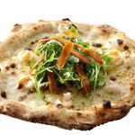 BANCO 窯烤披薩 自製生麵 - 台湾産のカラスミのほかに、モッツァレラチーズとエビ、ルッコラがのった台湾風ピザ