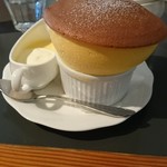 六盛　スフレ・カフェコーナー茶庭 - 