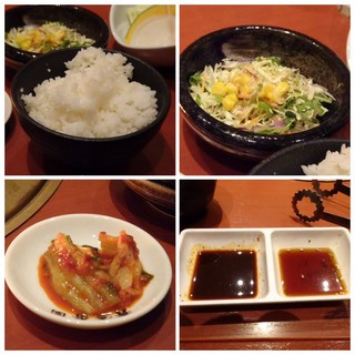 Seikouen - ◆ご飯、サラダ、キムチ。たれ2種。