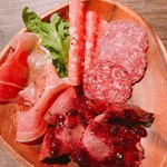 お肉とワイン。フィガロ - 三種盛り。