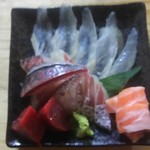 海さくら - 本日の刺身盛り、マグロ、タイ、アジ、ヒラメ、珍しくサーモン。