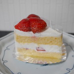 パティスリー ホソヤ - あまおうのショートケーキ