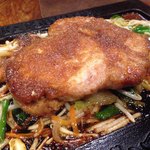 かつ吉 水道橋店 - 銘柄豚ロース厚切り生姜焼き定食 ¥2,300