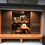 ひ暮らし - 店内と外を繋ぐ縁側