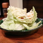 チキンボーイ - お通しのキャベツ