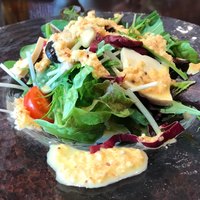 KAISEKI 鉄板 寿An - チーズとドレッシングが美味なランチサラダ