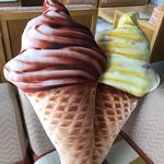 高原アイスクリーム研究所 - 飲食スペースにあった可愛いクッション