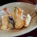 日本料理 さわふく - 隠れて分かりませんが海老２尾提供です
