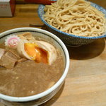 麺屋 狢 - ど濃厚つけめん（味玉、半チャーシュー、メンマ）