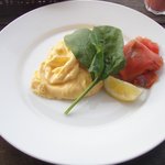 bills - オーガニックスクランブル　　　　エッグ（トースト抜き・サーモン追加）