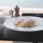パンケーキと七里ガ浜の海