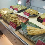 天ぷら新宿つな八 - 料理写真:ケース内