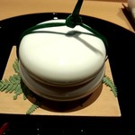 花小路 さわ田 - お供え餅をイメージした器