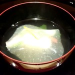 花小路 さわ田 - お椀　蛤しんじょう