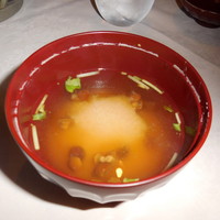 瀬里奈 本店 - お味噌汁の具材は豆腐となめこでした。美味しかったので２杯もいただきました。