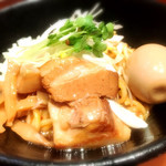 麺屋 三志 - 辛油そば(煮卵 玉子トッピング)