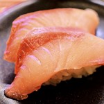 回転寿司喜楽 - ハマチ110円