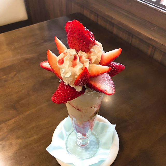 いちごパフェ その3 By Tamamika3 津久見屋果實店 高鍋 フルーツパーラー 食べログ