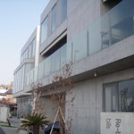 bills - 外観（建物正面）