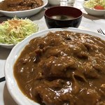 ピッチャーゴロ - 本日のランチはカツカレー。