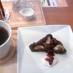 Organic Cafe koto-koto - チョコバナナのケーキ