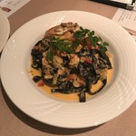 テンダロッサ - イカスミのタリアテッレ(平麺)三国産せいこ蟹のトマトクリームソース2017年1950円