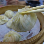 正好鮮肉小籠湯包 - 熱々のスープ、たぷたぷ！
