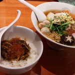 麺屋 六感堂 - きさばぁちゃんの雑煮蕎麦(金箔を添えて)＋特製いくら添え松前漬け丼(チャコ飯)