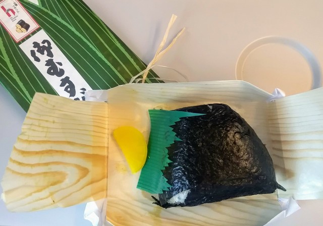 『不思議と美味しいむさしのおむすび』by 踊る埴輪 : むすび むさし おみやげ街道売店 - 広島/弁当 [食べログ]