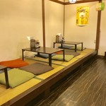 Teuchi Ramen Hayabusa - 店内1【内観】 