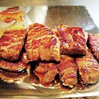 ステーキハウス響 - 特製ステーキ１３０ｇ　しょうゆも良いけど、うめソースに付けても美味しいです