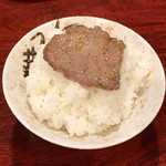 焼肉 静龍苑 - ご飯の上にタン塩を！