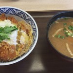 Tonkatsuoogiteitakasakimidorimachiten - カツ丼（喜）500円＋税  セット豚汁 200円＋税