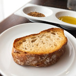 サラマンジェ ド ヨシノ - パンはオリーブオイルとデュカで