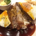 マノ・キッチンカフェ - ハンバーグは結構厚い