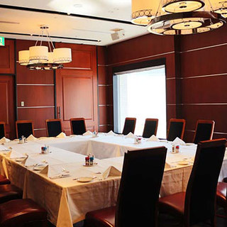 会食・各種ご宴会に。
                                  8〜16名様、16〜24名様、最大60名様まで対応可。