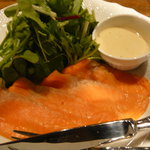 エレヴァージュ - サーモンのサラダ（1,600円）