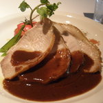 マザーエスタ - ポークソテーデミグラスソース　奥にポテトとローストトマト